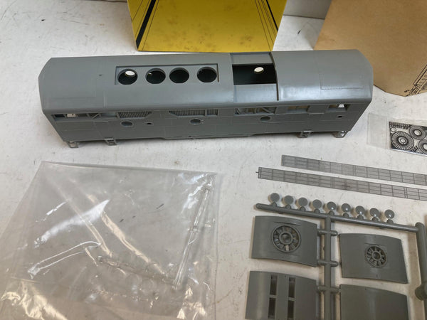 Highliners HO F-Series B Unit #1002 Without Screens – Complete Unassembled Kit – Great Condition