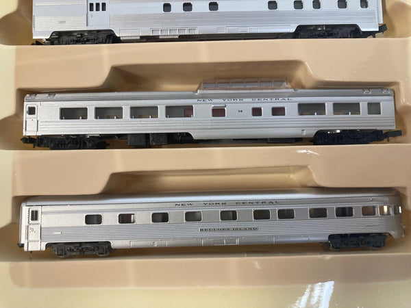N Scale NYC Lot – Life-Like E8 Locos #7212 (x2) + Con-Cor 5-Car Passenger Set – Silver Streamliner