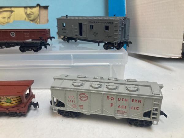 Revell HO Electric Train Set Incomplete – 5 Freight Cars & Bridge Parts – No Engine – Used Good Condition