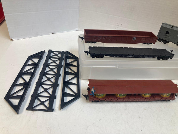 Revell HO Electric Train Set Incomplete – 5 Freight Cars & Bridge Parts – No Engine – Used Good Condition