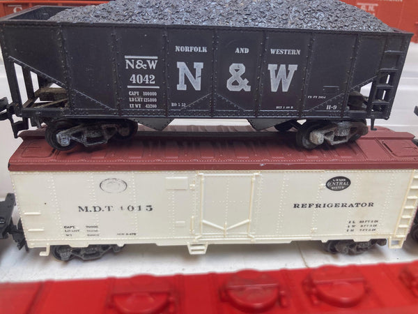 Revell HO 16 Freight Car Lot w/ Revell Track