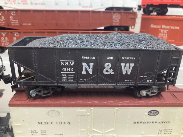 Revell HO 16 Freight Car Lot w/ Revell Track