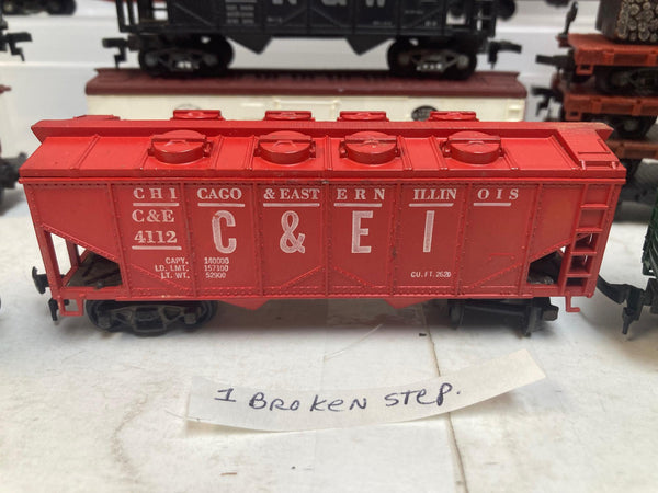 Revell HO 16 Freight Car Lot w/ Revell Track