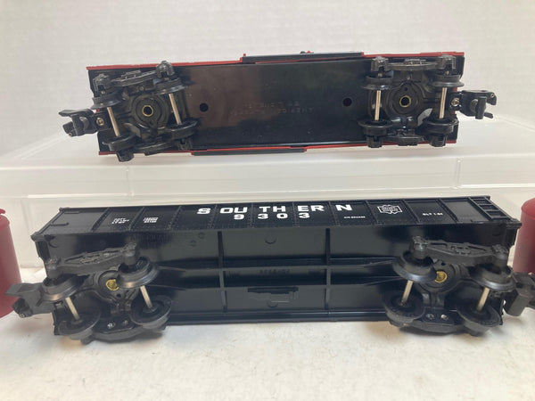 American Flyer Lot of 2 – Seaboard Boxcar #6-48334 & Southern Gondola w/Canisters #4-9303 – S Gauge