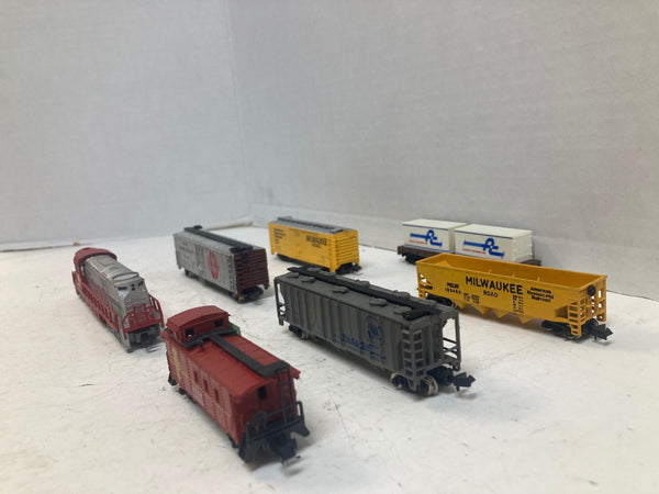 Complete N Scale Train Set – Engine, 6 Cars, Caboose, Track & Power – Ready to Run