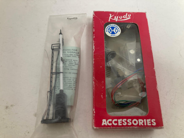 NJ International Kyodo HO Scale Railroad Crossing and Semaphore Signal