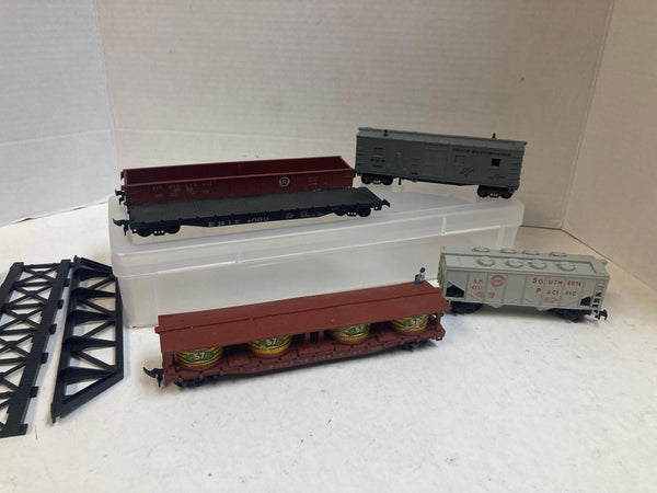 Revell HO Electric Train Set Incomplete – 5 Freight Cars & Bridge Parts – No Engine – Used Good Condition