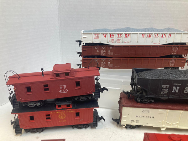 Revell HO 16 Freight Car Lot w/ Revell Track