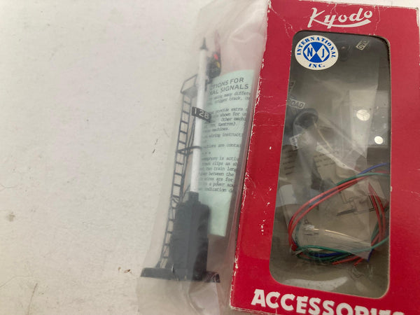 NJ International Kyodo HO Scale Railroad Crossing and Semaphore Signal