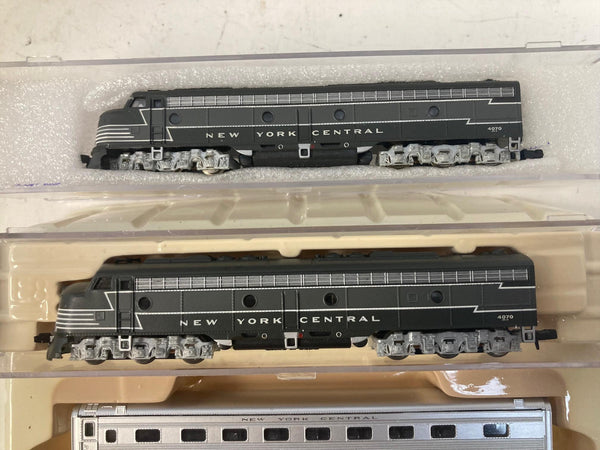 N Scale NYC Lot – Life-Like E8 Locos #7212 (x2) + Con-Cor 5-Car Passenger Set – Silver Streamliner