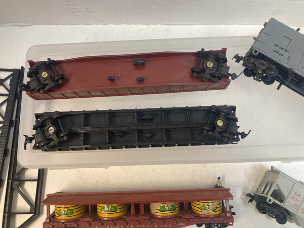 Revell HO Electric Train Set Incomplete – 5 Freight Cars & Bridge Parts – No Engine – Used Good Condition