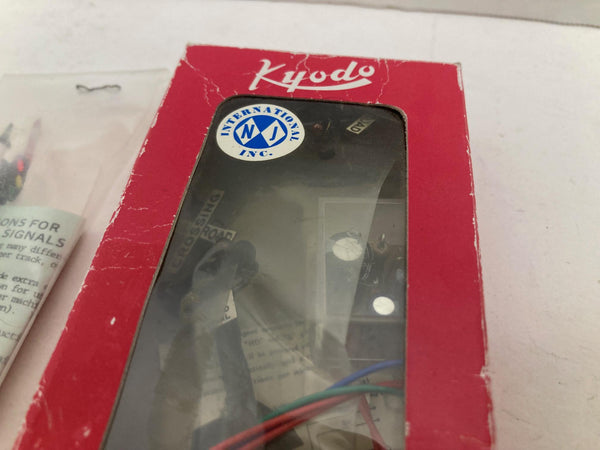 NJ International Kyodo HO Scale Railroad Crossing and Semaphore Signal