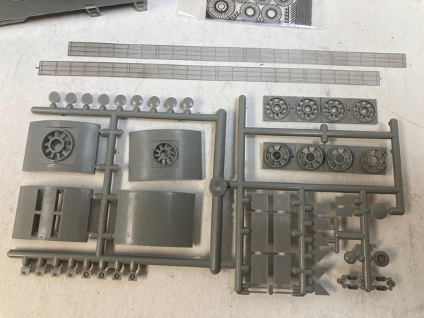 Highliners HO F-Series B Unit #1002 Without Screens – Complete Unassembled Kit – Great Condition