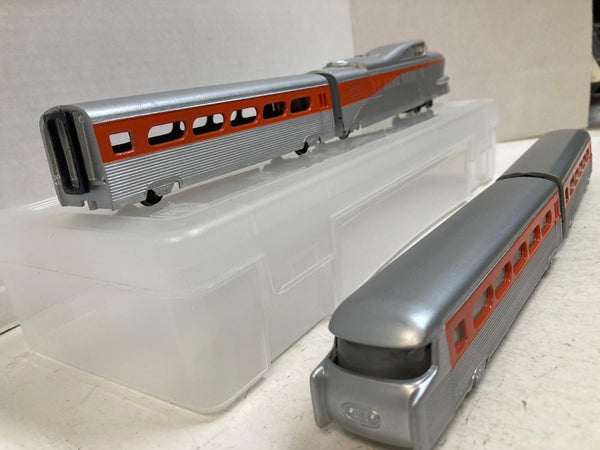 Varney rare vintage DISPLAY (Does Not Run) HO Scale Streamliner Silver 4-Car Passenger Train Set