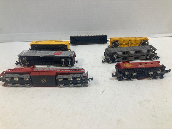 Complete N Scale Train Set – Engine, 6 Cars, Caboose, Track & Power – Ready to Run
