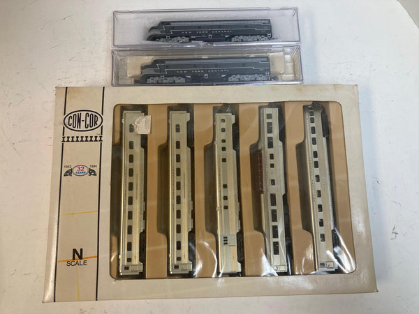 N Scale NYC Lot – Life-Like E8 Locos #7212 (x2) + Con-Cor 5-Car Passenger Set – Silver Streamliner
