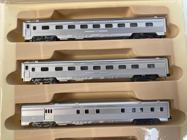 N Scale NYC Lot – Life-Like E8 Locos #7212 (x2) + Con-Cor 5-Car Passenger Set – Silver Streamliner