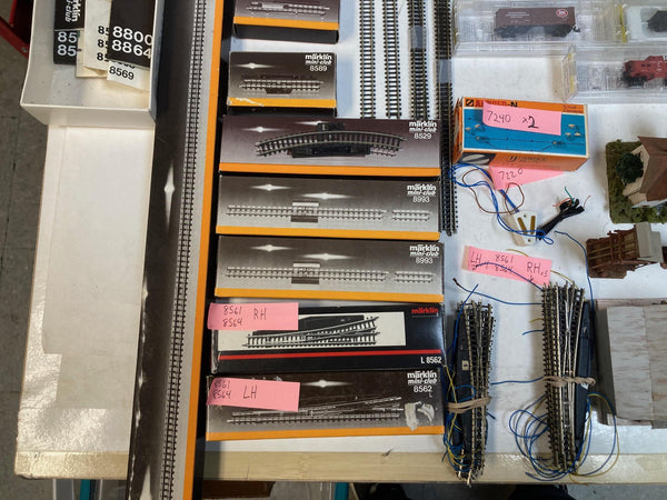 Z Scale Lot: Märklin 88812 Steam Loco + 17 Micro-Trains Cars, Track, Switches, Power, Buidings