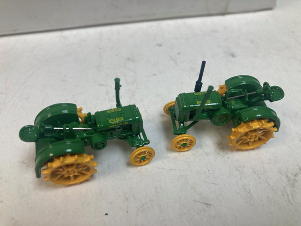 John Deere HO Scale Steam Locomotive & Tender + 40′ Flat Car w/ 2 John Deere GP Tractors – Good Cond., Runs Great, DCC-Ready