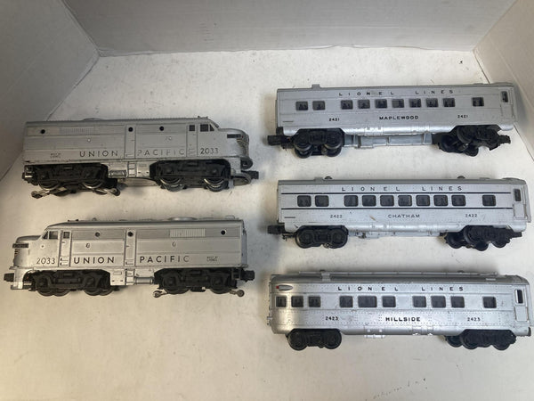 Vintage Lionel Postwar 2033 Union Pacific AA Alco Diesels w/ 2421, 2422, 2423 Passenger Cars