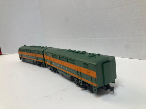 Vintage HO Scale Varney Train Lot – GN Powered A Unit + Dummy B Unit, 13 Freight Cars