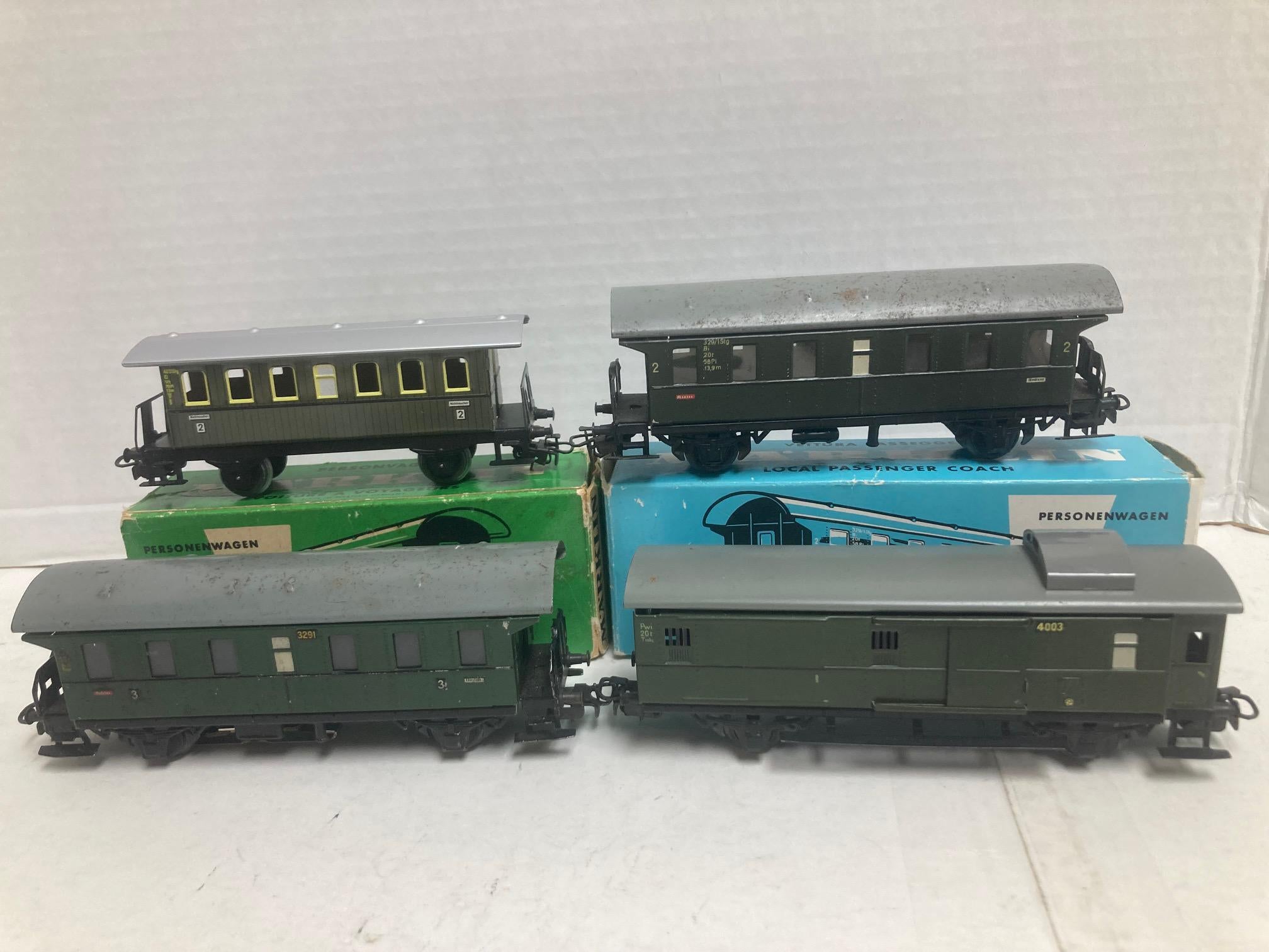 Marklin lot of 4 passenger Wagons, HO Scale (4002,4003,3291,4051)