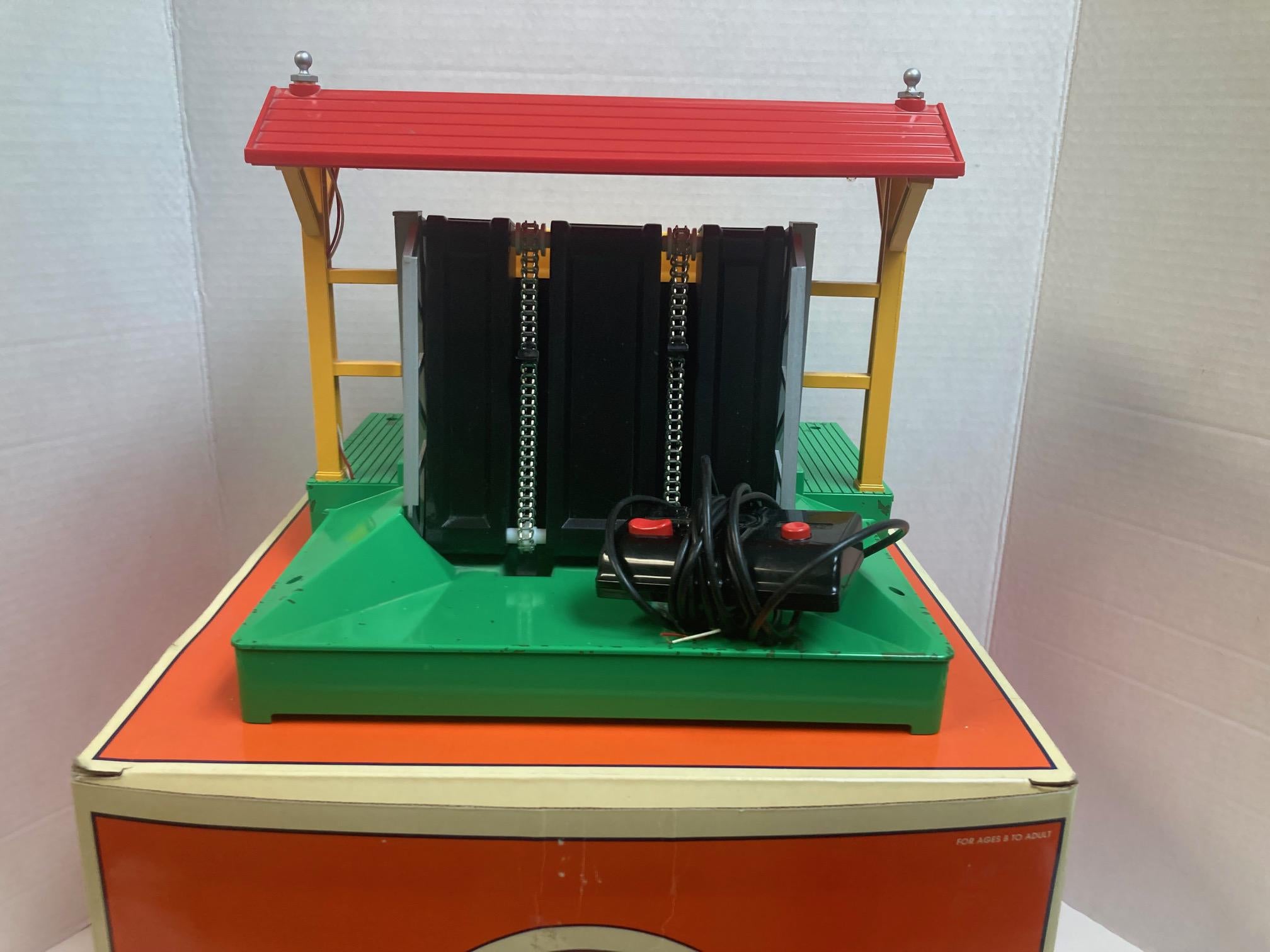 Lionel 12915 Log Loader w/ Box & Control Switch – For Parts/Repair – Conveyor Not Working