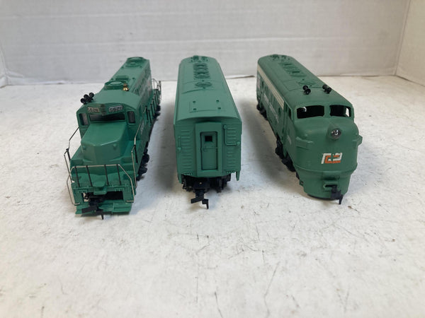 TYCO HO Scale Penn Central 3-Piece Diesel Locomotive Set GP-20 F9 A & B Units