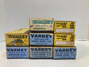 Varney 8 Car HO lot: 4 hoppers, 2 ore cars, gondola, water car - 2 incomplete, 3 partially, 3 complete