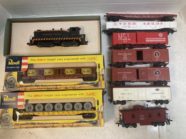 Vintage Revell HO Train Lot Southern Pacific SW7 Switcher #3571 w/ 9 Freight Cars, 2 Boxed