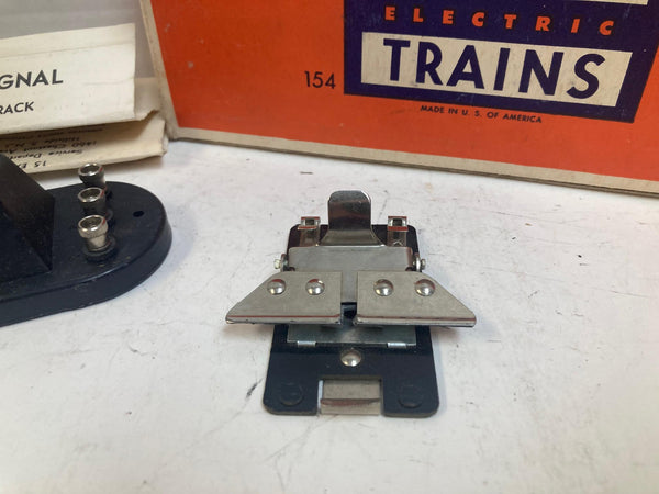 Lionel No. 154 Automatic Road Crossing Signal – Postwar O Gauge – Very Good Condition w/ Box