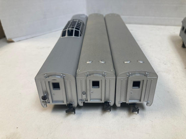 Athearn HO Santa Fe 8-Car Passenger Lot - 5 Kadees - 4 Built / 4 Partially Built Kits