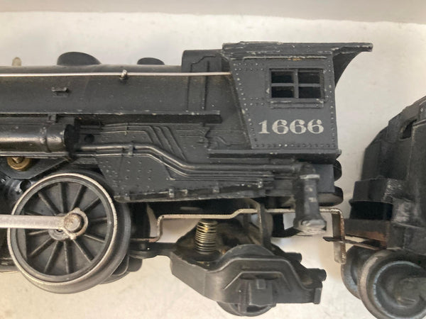 Lionel 1666 2-6-2 steam locomotive with 2466WX whistling tender O Gauge Post war