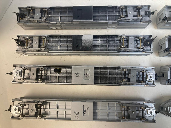 Athearn HO Santa Fe 8-Car Passenger Lot - 5 Kadees - 4 Built / 4 Partially Built Kits
