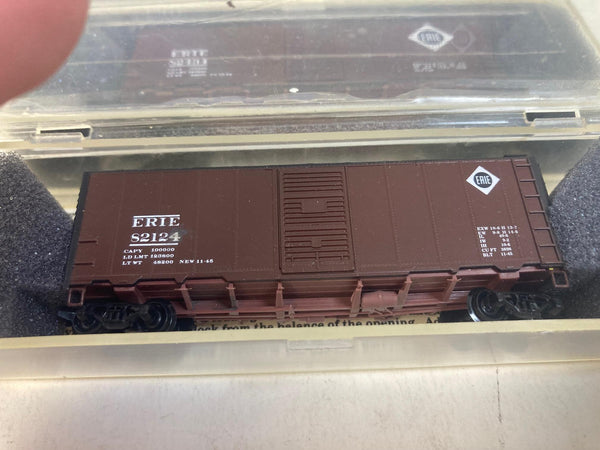 Deluxe Innovations 14050 N Scale Erie 40' AAR Boxcar - Lot of 3 - One Weathered