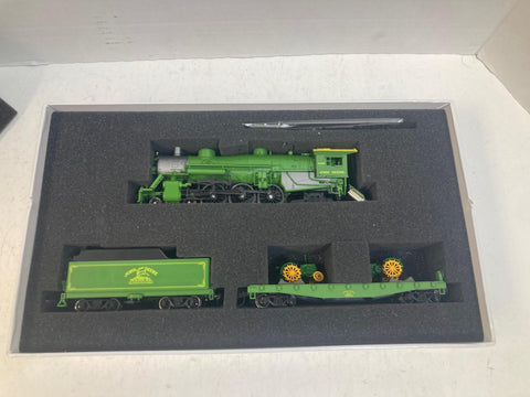 John Deere HO Scale Steam Locomotive & Tender + 40′ Flat Car w/ 2 John Deere GP Tractors – Good Cond., Runs Great, DCC-Ready