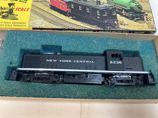 Roundhouse Alco RS-3 Diesel HO Locomotive Kit - New York Central (NYC) #8236