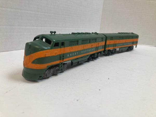Vintage HO Scale Varney Train Lot – GN Powered A Unit + Dummy B Unit, 13 Freight Cars