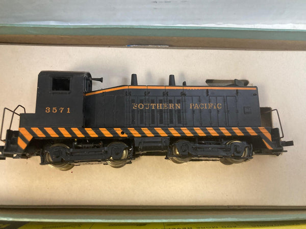 Vintage Revell HO Train Lot Southern Pacific SW7 Switcher #3571 w/ 9 Freight Cars, 2 Boxed