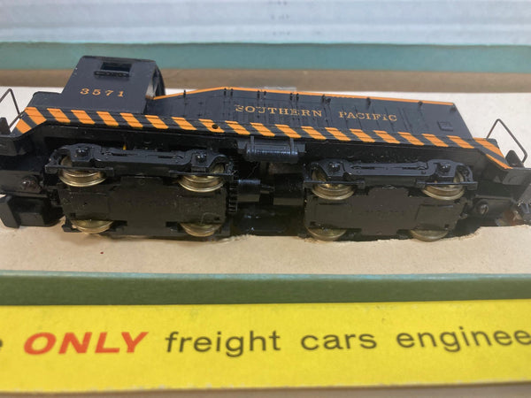 Vintage Revell HO Train Lot Southern Pacific SW7 Switcher #3571 w/ 9 Freight Cars, 2 Boxed