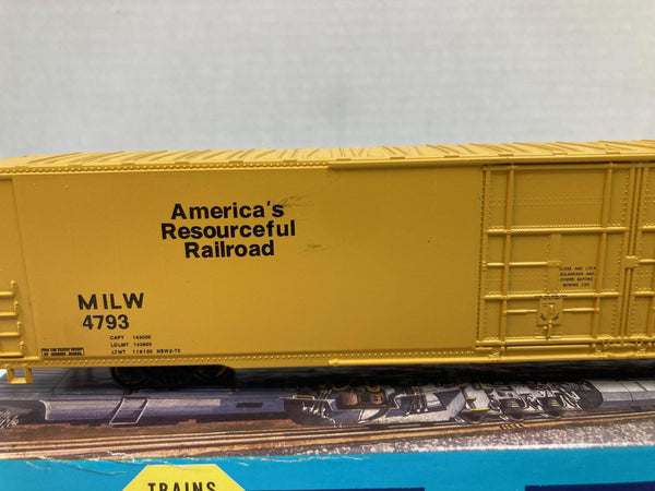 Athearn Blue Box HO 80' Hi-Cube 4-Door Boxcar – Milwaukee Road – Pre-Owned