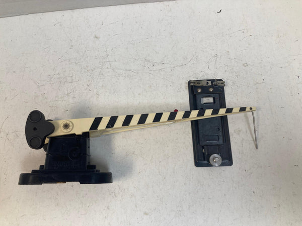 Lionel Postwar No. 252 Automatic Crossing Gate w/ 145C track contactor *WORKS*