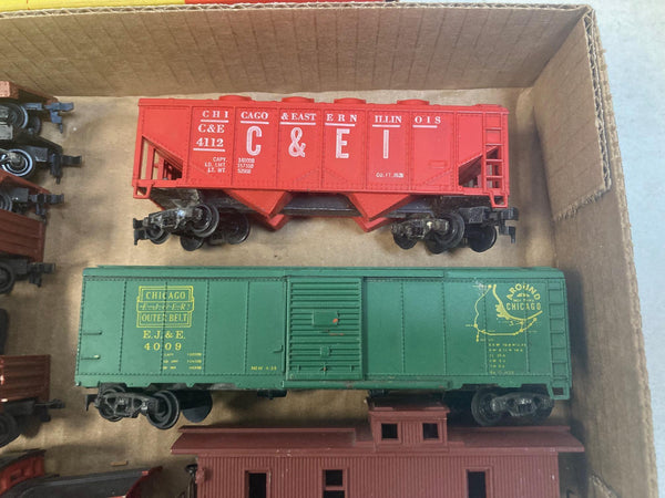 Vintage Revell HO Scale Train Lot: 10 Freight Cars + 36 Pcs 9" Brass Track – Read