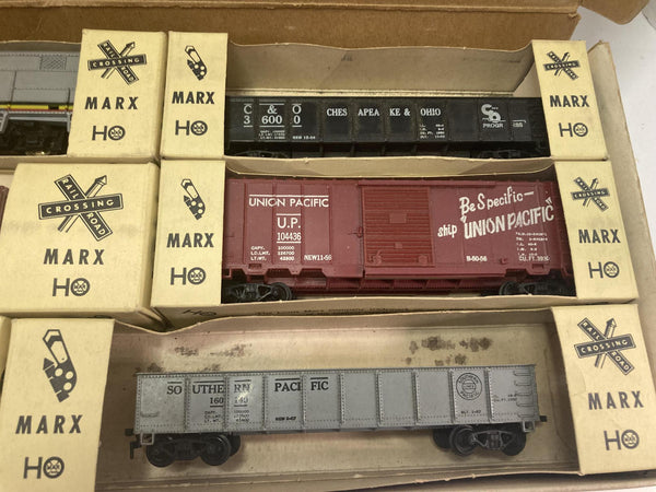 Marx HO Train Set VINTAGE IN ORIGINAL BOX. F3 Santa fe engine w/4 cars and caboose (63452)