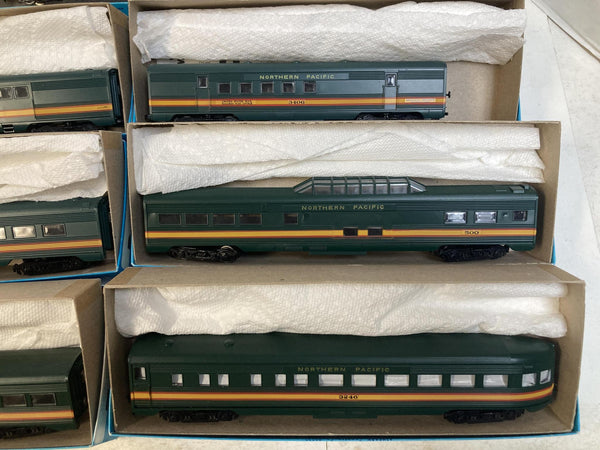 Athearn HO Northern Pacific F7 A-B-A Diesel Loco Set & 6 Streamliner Cars W/ Box