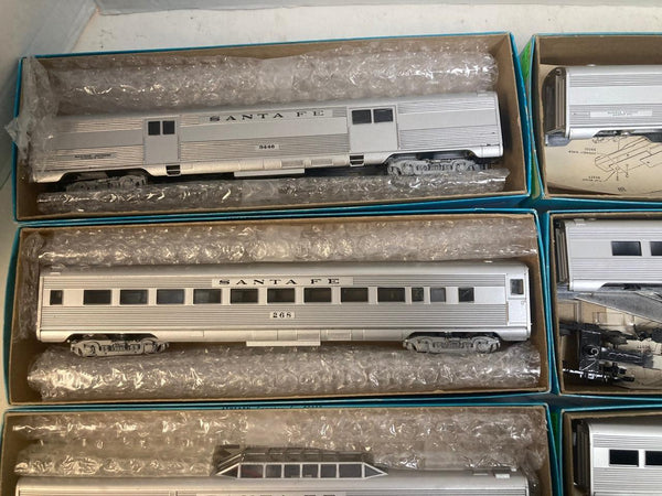 Athearn HO Santa Fe 8-Car Passenger Lot - 5 Kadees - 4 Built / 4 Partially Built Kits