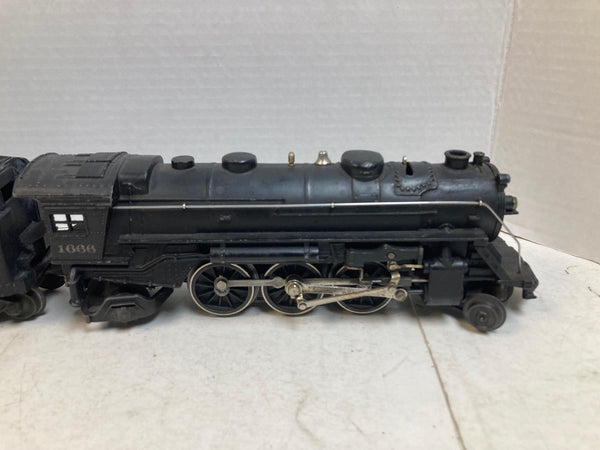 Lionel 1666 2-6-2 steam locomotive with 2466WX whistling tender O Gauge Post war