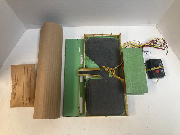 American Flyer K771 Operating Stock Yard & Stock Car Tested Works w/ 8 Cows + Box