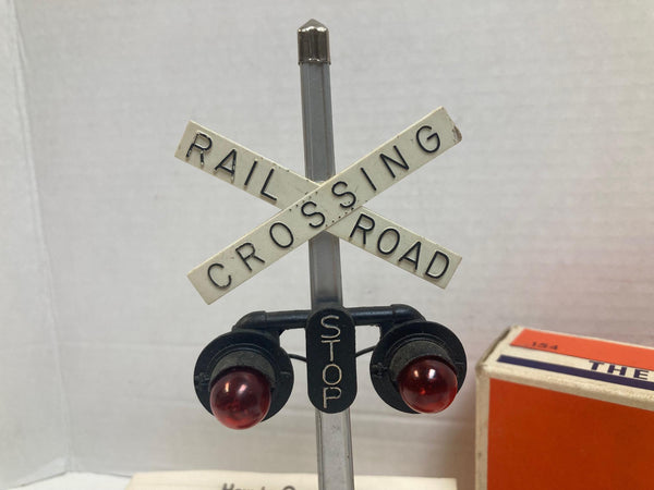 Lionel No. 154 Automatic Road Crossing Signal – Postwar O Gauge – Very Good Condition w/ Box