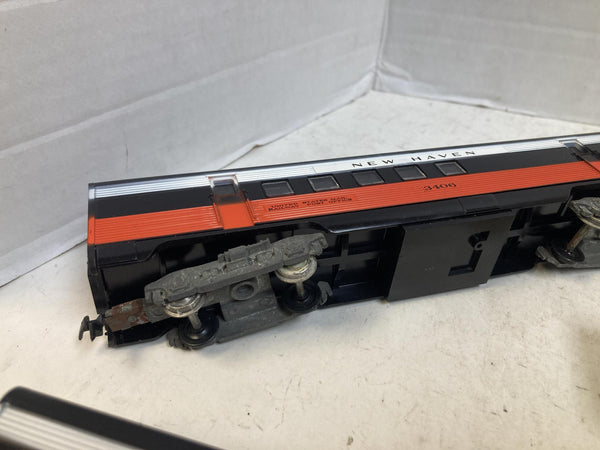 TYCO HO Scale New Haven F7 A-B Diesel Locomotive & 4 Athearn Cars W/ Box
